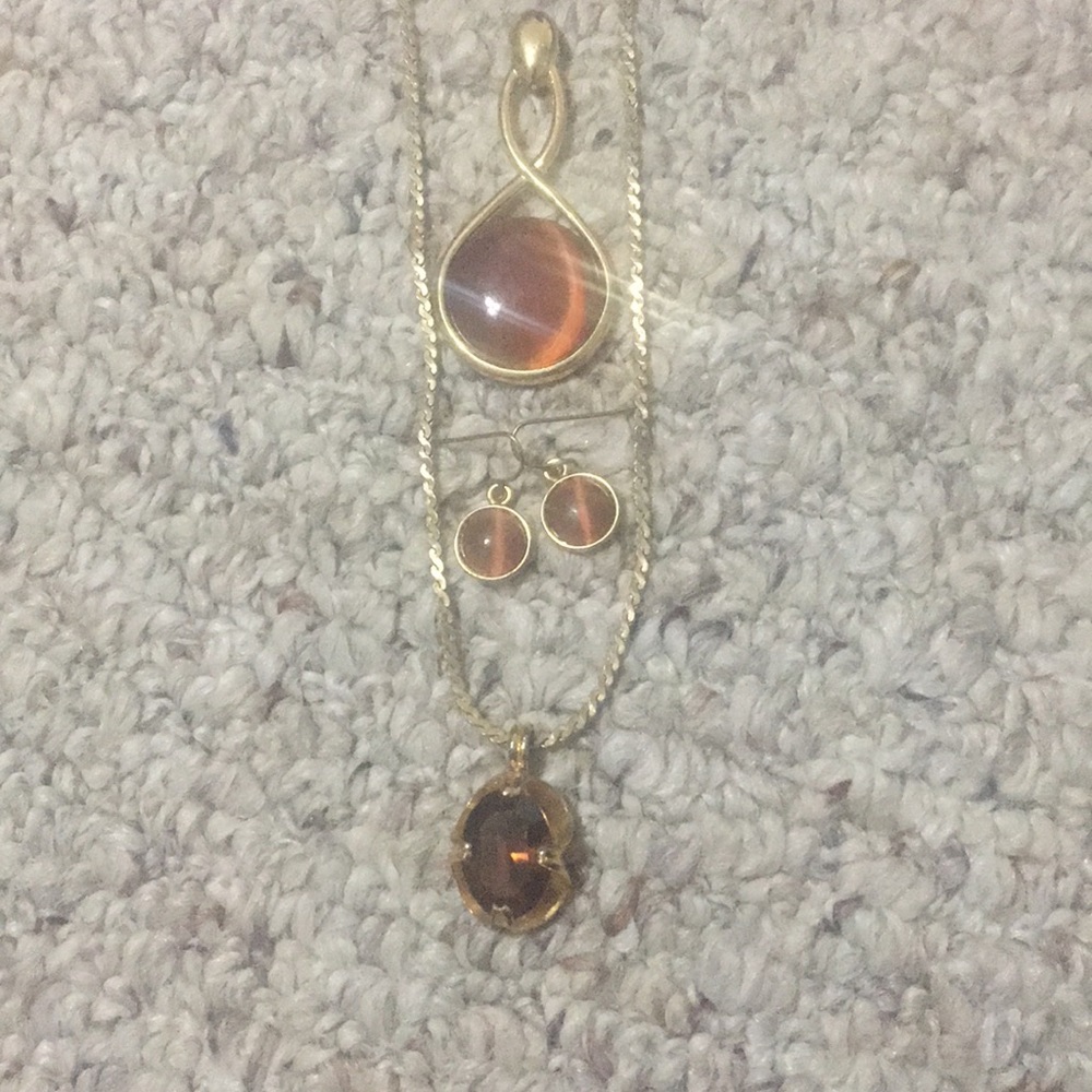Assortment of jewelry